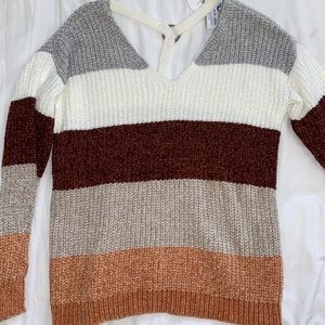 Colorblock sweater w open back. New with tags